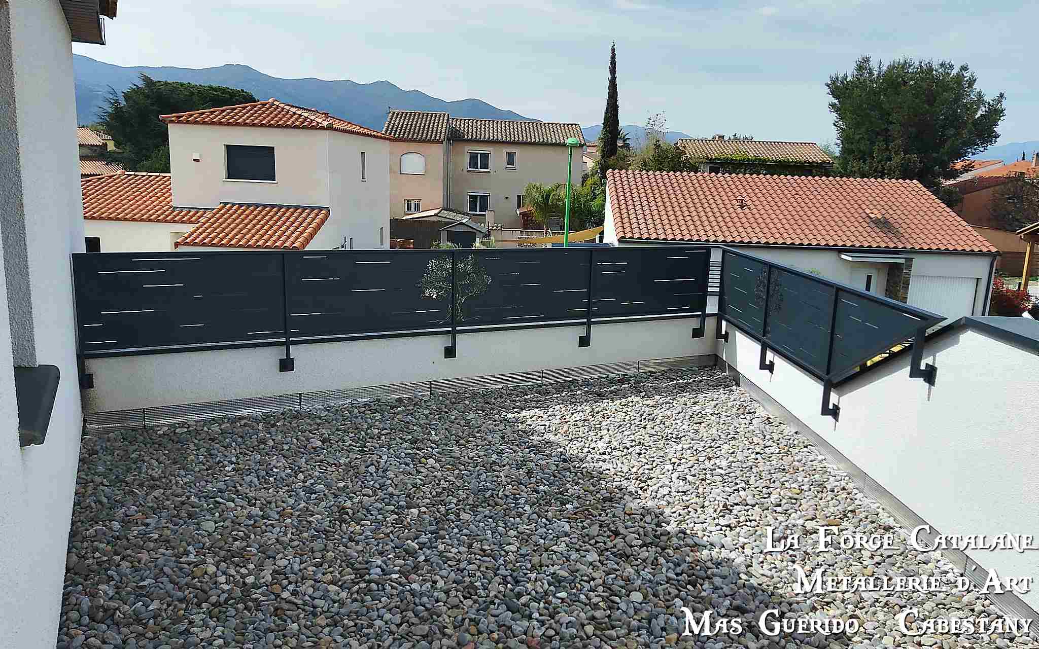 garde corps en decoupe laser avec motif arbre de vie traits forge catalane.jpg